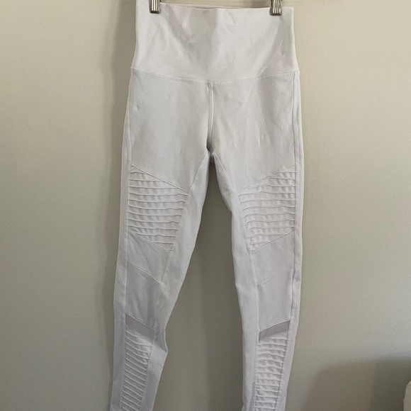 ALO Yoga High-Waist Moto Legging in White S - Picture 2 of 4